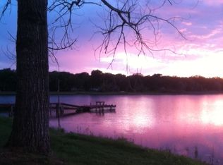 181 Thunderbird Dr, Smithville, TX 78957