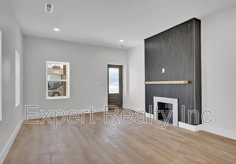 1720 34th Pl N — Photo 3