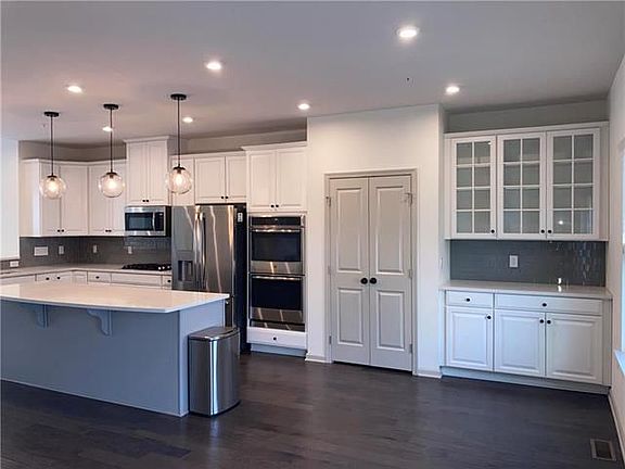 5th image of 2421 Cook Dr