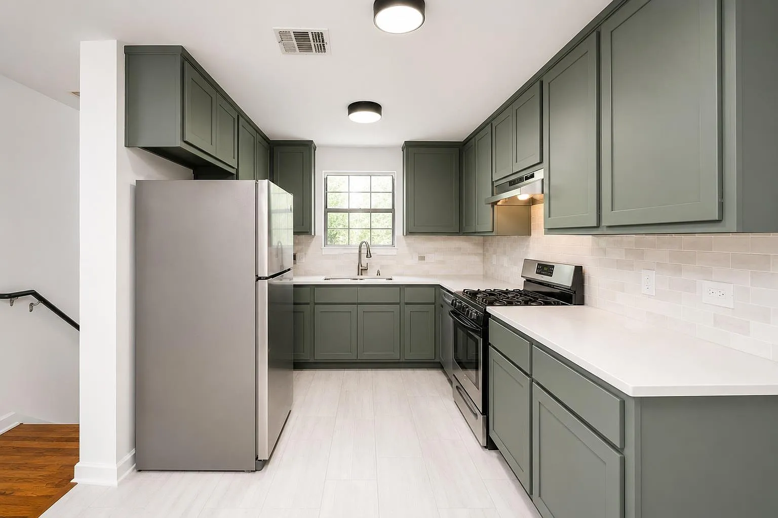 2 bed, 1.0 bath, 1166 sqft, $2,395 — Photo 3