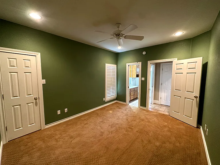 401 Springwood Ct — Photo 13
