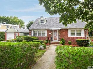 1036 N 3rd St, New Hyde Park, NY 11040