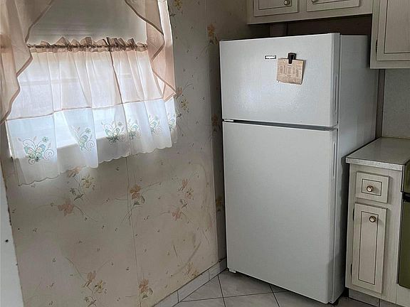 4th image of 3430 NW 52nd Avenue #105
