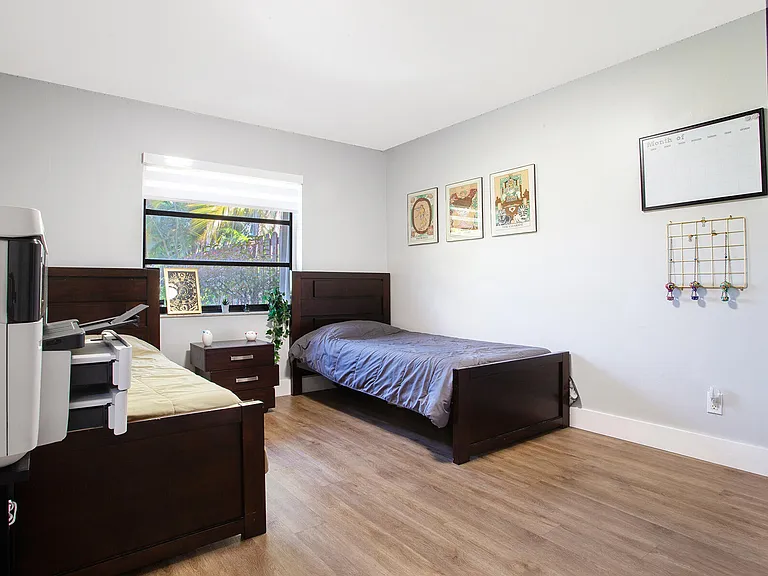 10048 SW 16th St — Photo 23