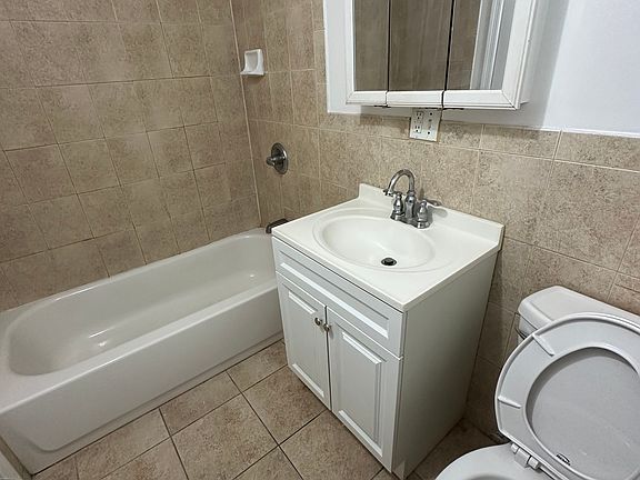 5th image of 2700 Summit Ave APT 101