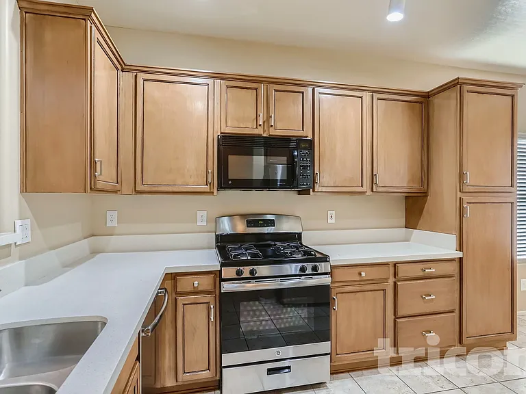 44 S Greenfield Rd — Photo 4