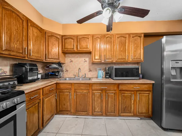 79 Amboy Street image 3 of 10