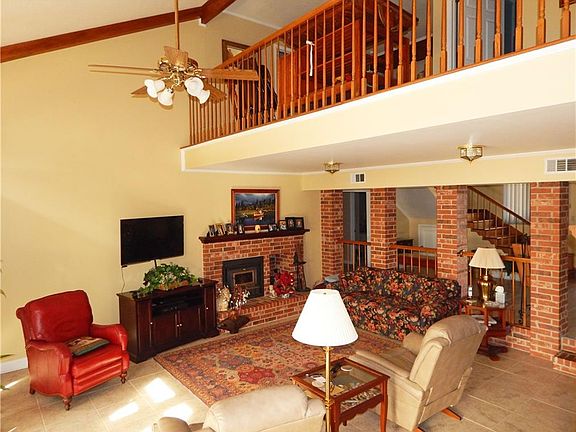 3rd image of 142 Forest Dr