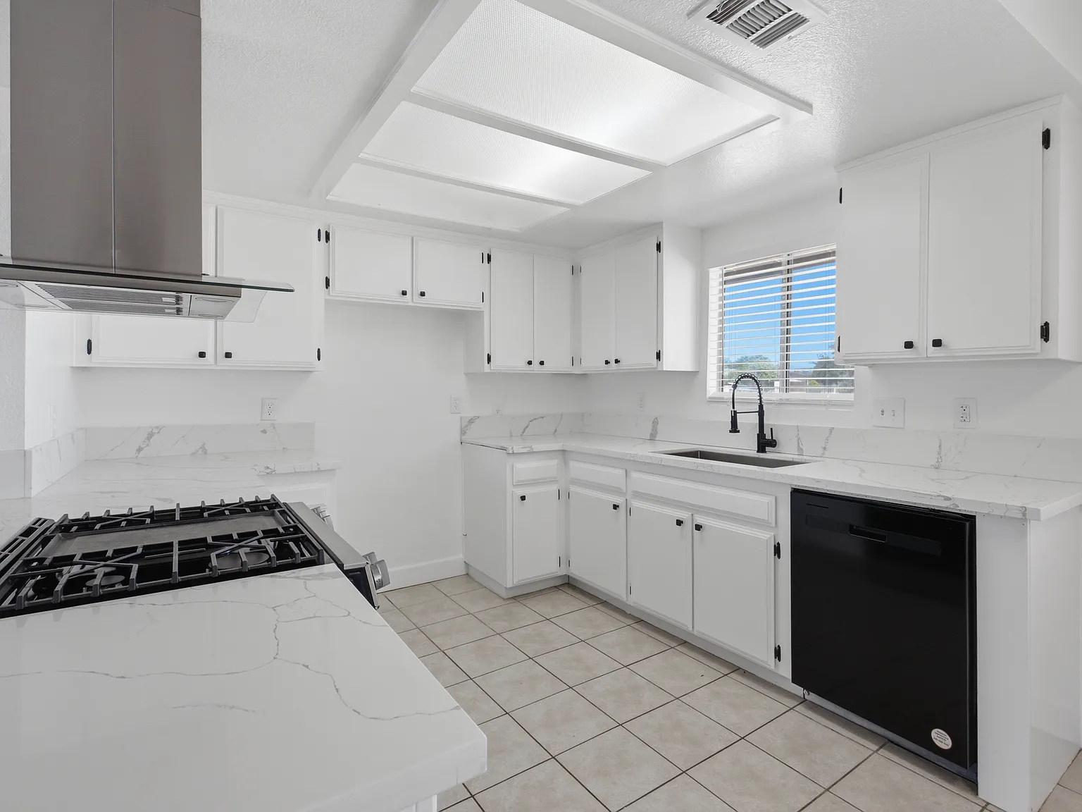 2 bed, 1000 sqft, $1,850 — Photo 4