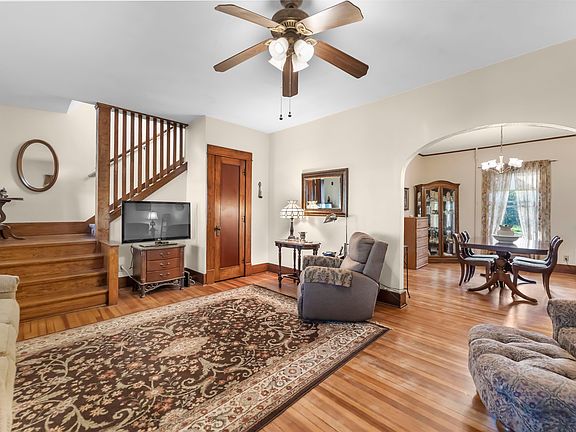 2nd image of 209 E Highland Ave