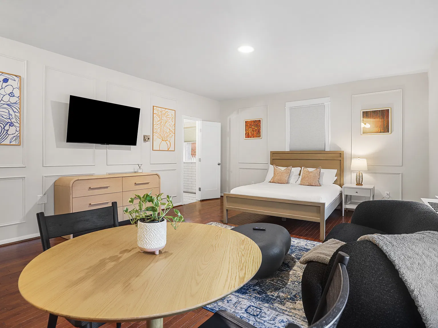 Studio, 350 sqft, $2,900 — Photo 3