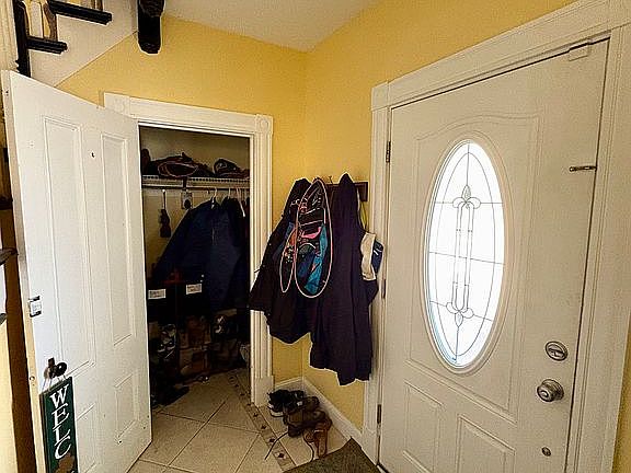 3rd image of 17 Hoyt St