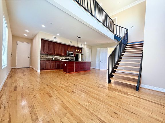4th image of 314 W Bell St APT 303