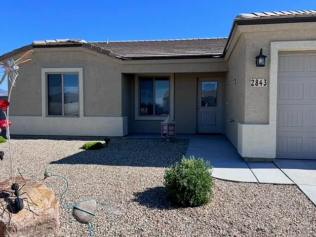 2843 E Luna Vis — Photo 2