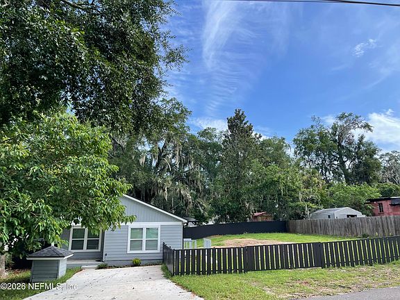 2nd image of 2221 JAYSON Avenue