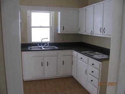 3rd image of 955 Henry St