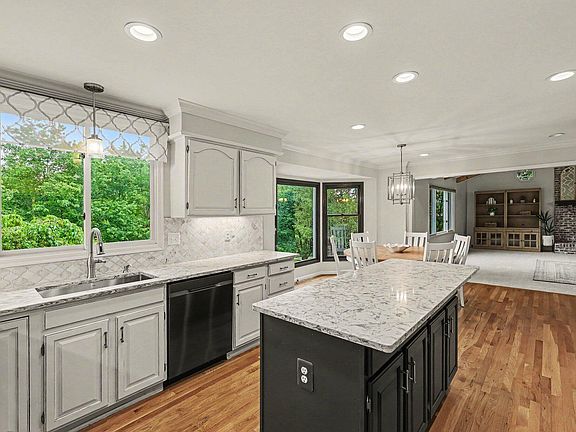 5th image of 568 Columbine Ct