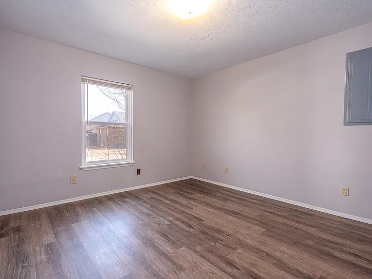 2911 Forest Creek Dr — Photo 26