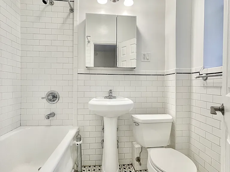 305 W 45th St #6G — Photo 6