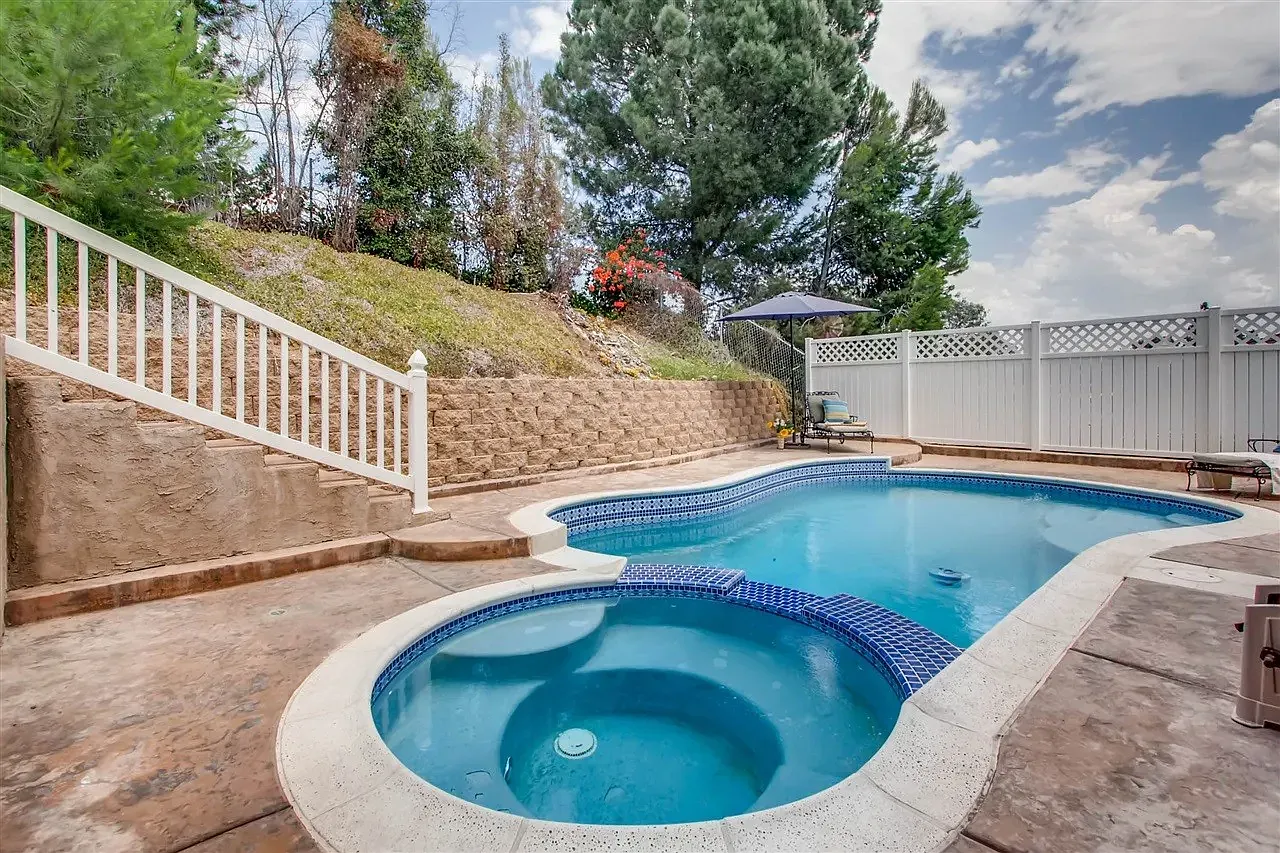 4 bed, 2575 sqft, $5,300 — Photo 3