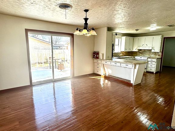 5th image of 1624 S Avenue F