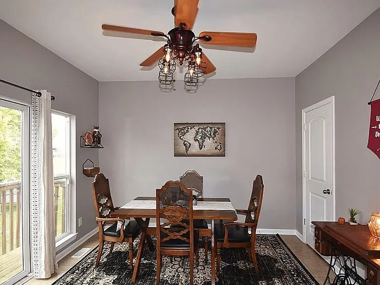 1299 Chestnut Ln — Photo 33