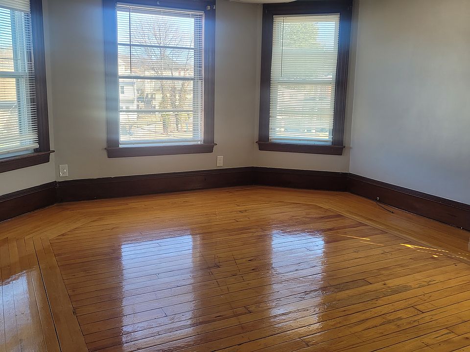 2nd image of 207 Eastern Ave APT 3