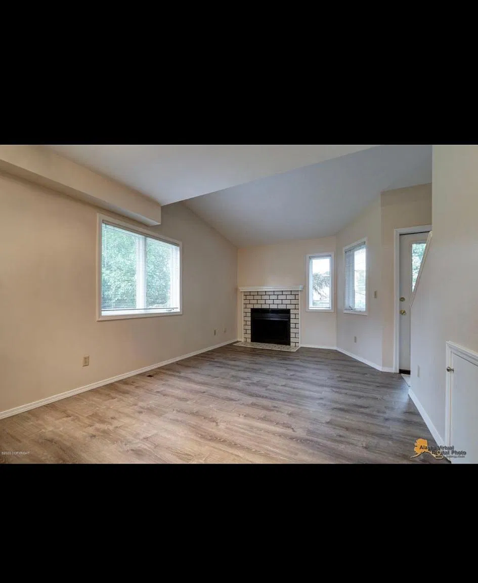 10248 Jamestown Dr — Photo 3