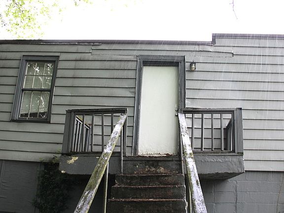 3rd image of 430 E Trinity Ln #B