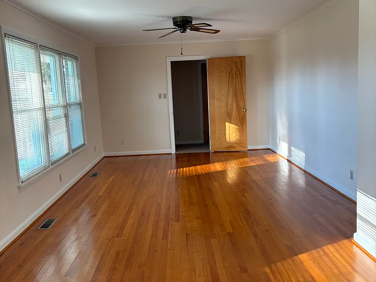 995 Walnut Hill Rd — Photo 2