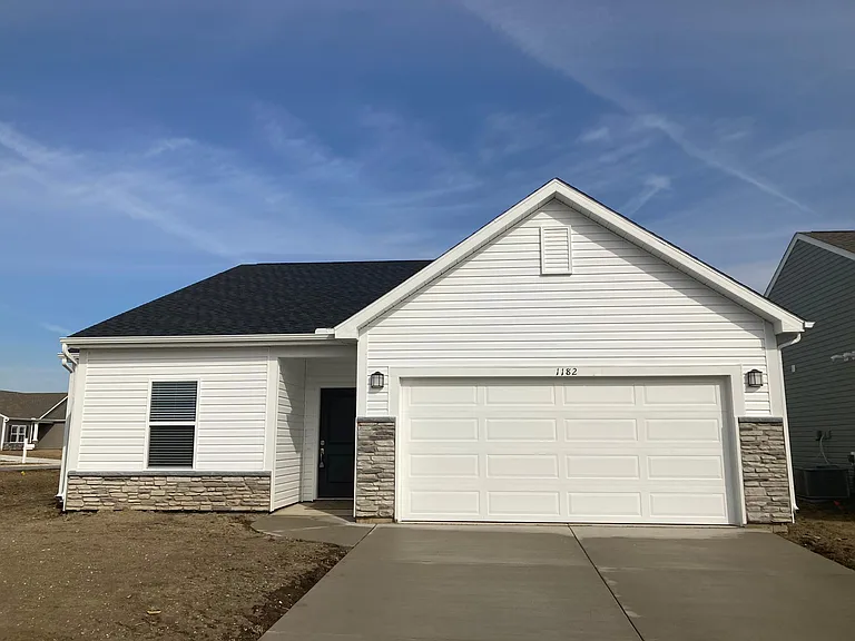 1182 Thorny Ln — Photo 1