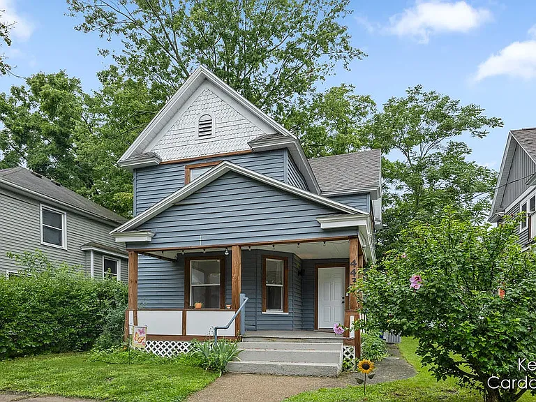 443 Barth Ave SE — Photo 20
