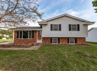 616 Deer Pass Rd, Saukville, WI 53080