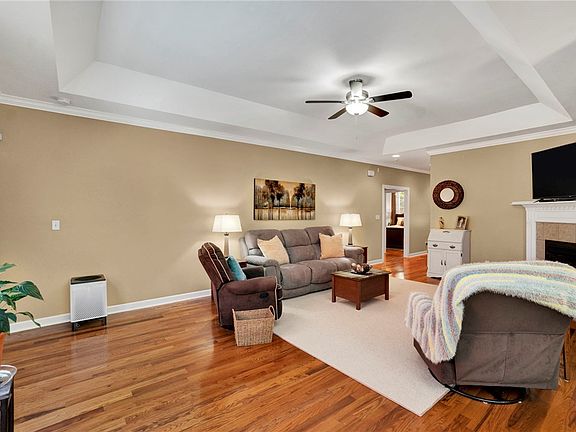 4th image of 523 Serena Cir