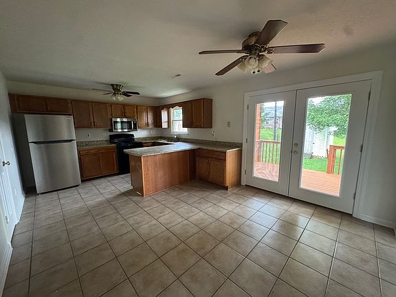 4th image of 305 Routt Dr