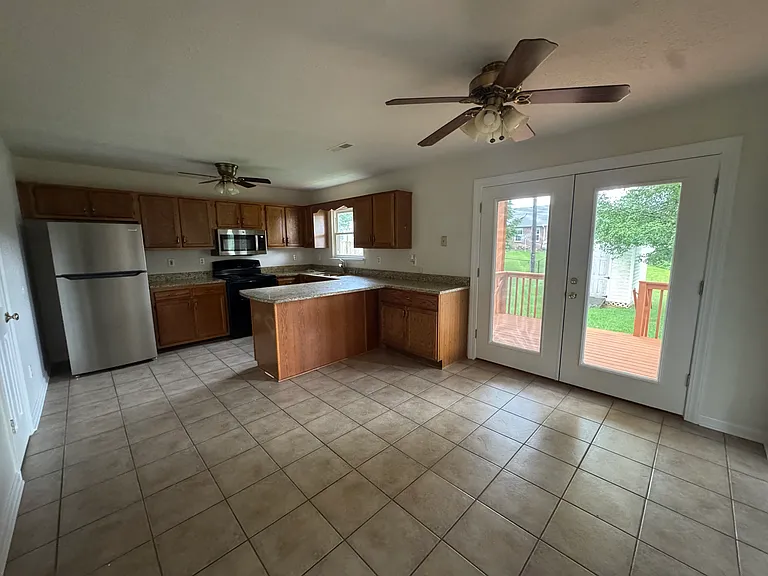 305 Routt Dr — Photo 4