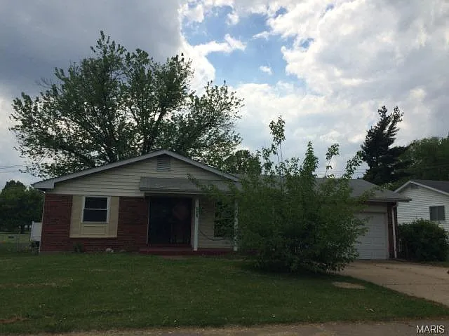 1481 Sherwood Forest Dr photo 1