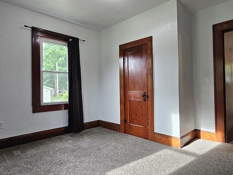 216 W 4th St — Photo 6