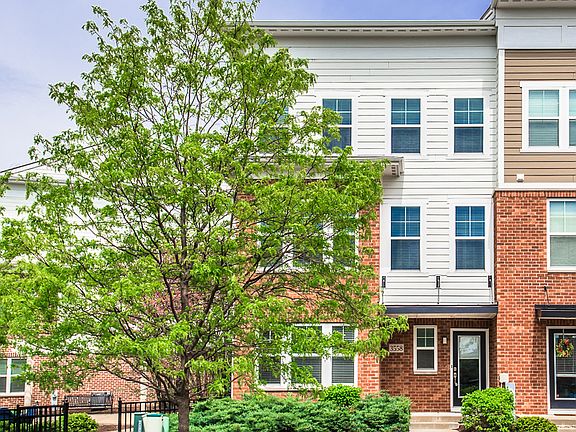 2nd image of 3558 Irving Pl