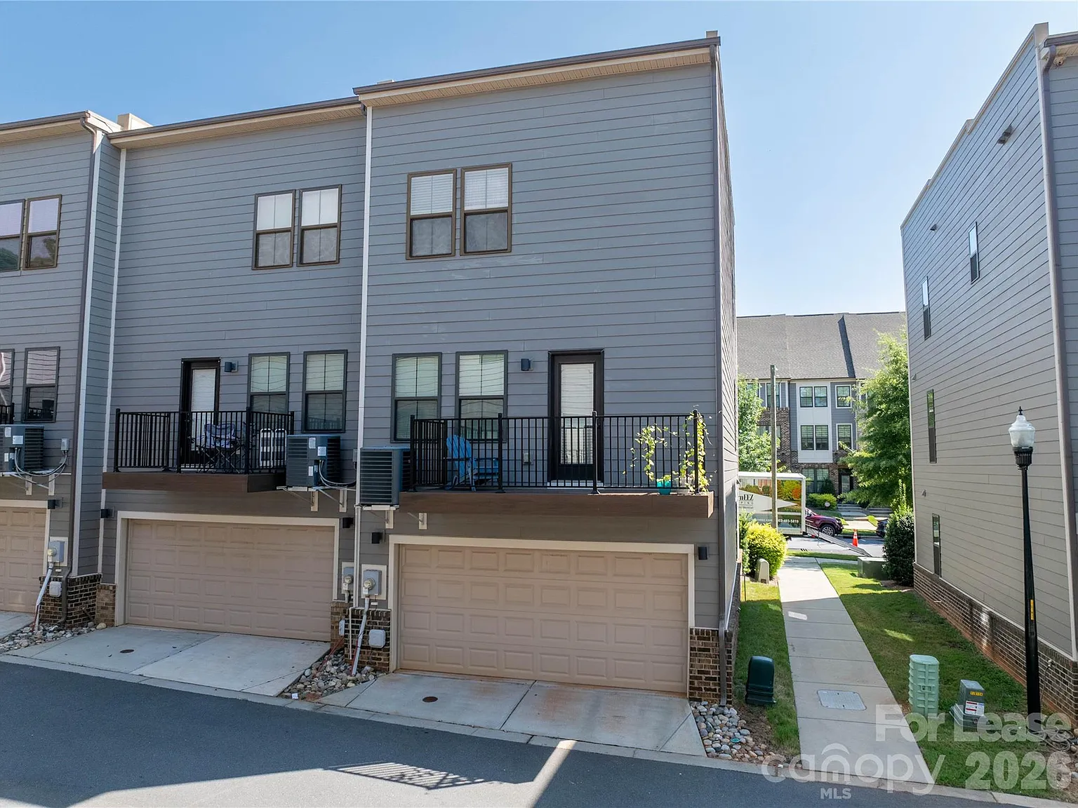 4 bed, 4.0 bath, $4,800 — Photo 3