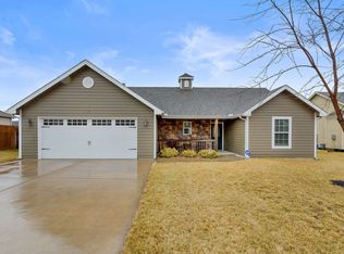 16812 Juniper Dr, Basehor, KS 66007