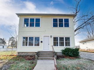 302 6th St, Winona Lake, IN 46590