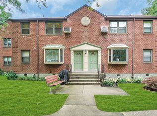 5840 246th Cres, Douglaston, NY 11362