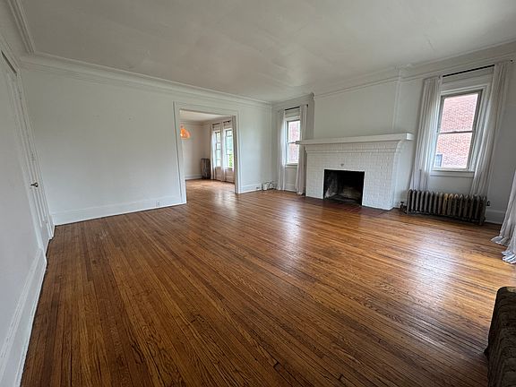 4th image of 2061 Gladstone St #1