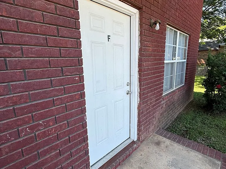 304 Cole St — Photo 1