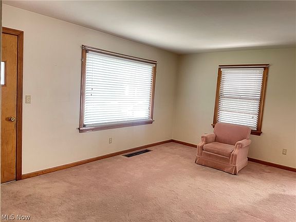 3rd image of 196 Wolf Ave