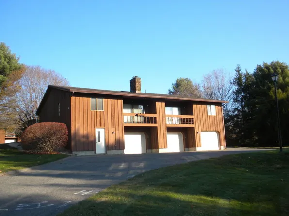 28 Churchill Crst, Pittsfield, MA 01201