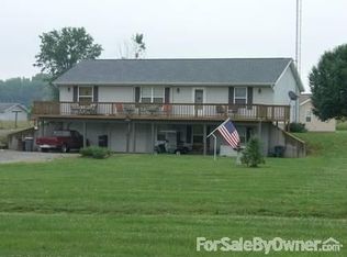 1291 Vandalia Rd, Louisville, IL 62858