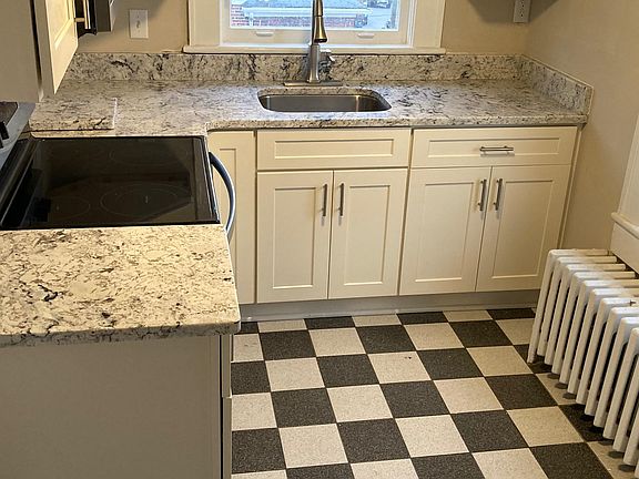 4th image of 403 Highland Ave SW
