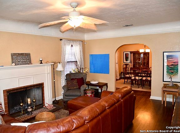 5th image of 2127 W Woodlawn Ave